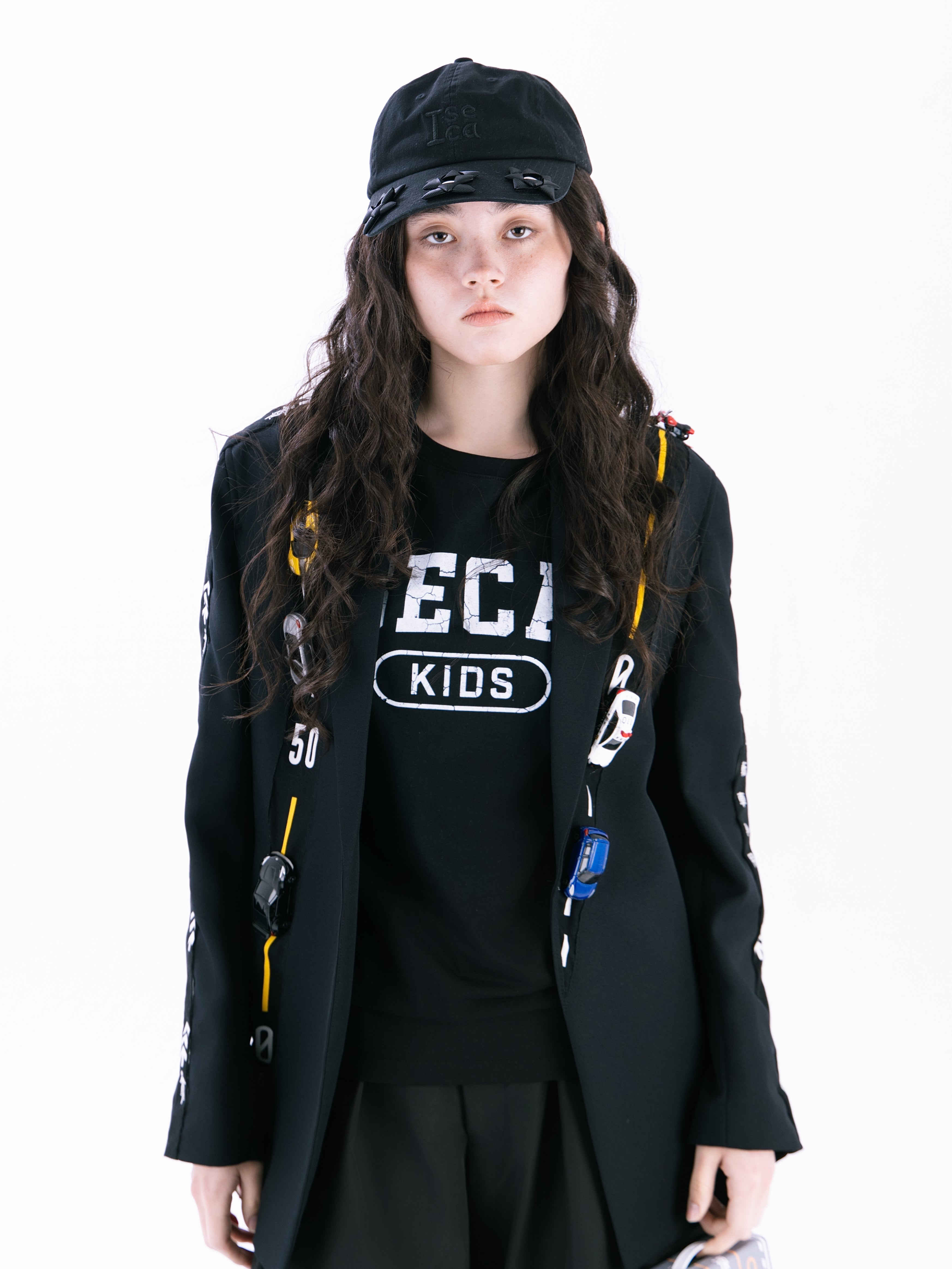 BLACK BLOOM CAP
